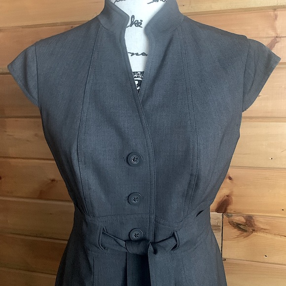 Calvin Klein Gray Button-up Dress. Sz 4. Professional. Great for Interviews! - Picture 2 of 7